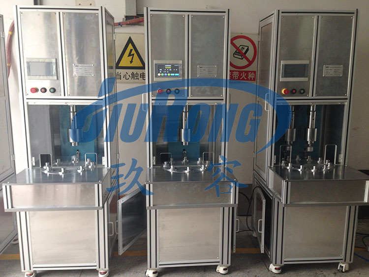 轉（zhuǎn）盤（pán）式多工位自動氣液鉚接機